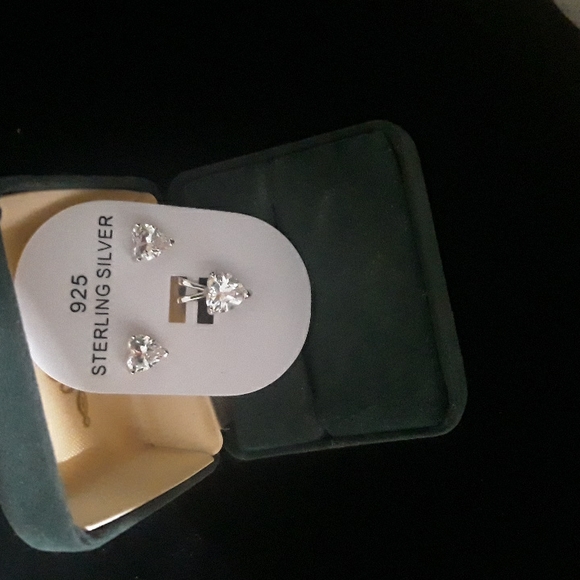 Sterling Silver Clear Cz Heart shaped Pendant Set - Picture 3 of 5